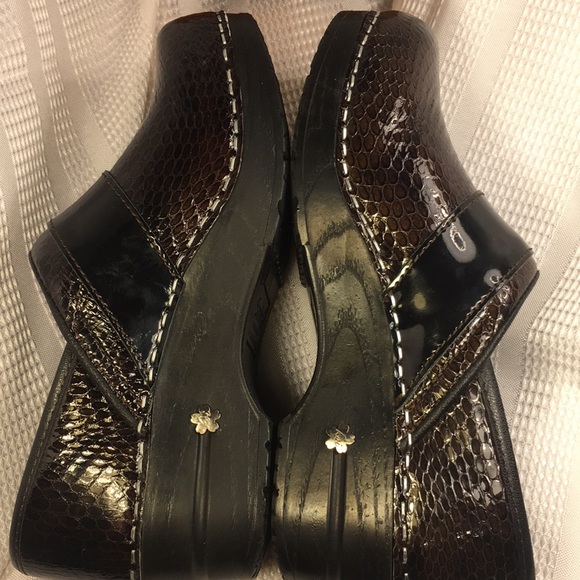 NWOT Sanita KOI orig. danish clogs snake pattern - Picture 5 of 9
